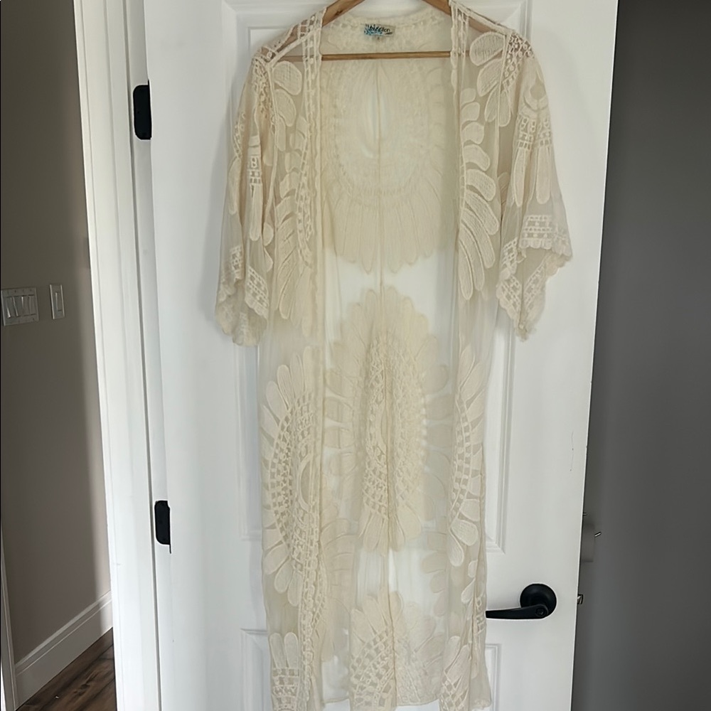 Elegant Cream Lace Kimono